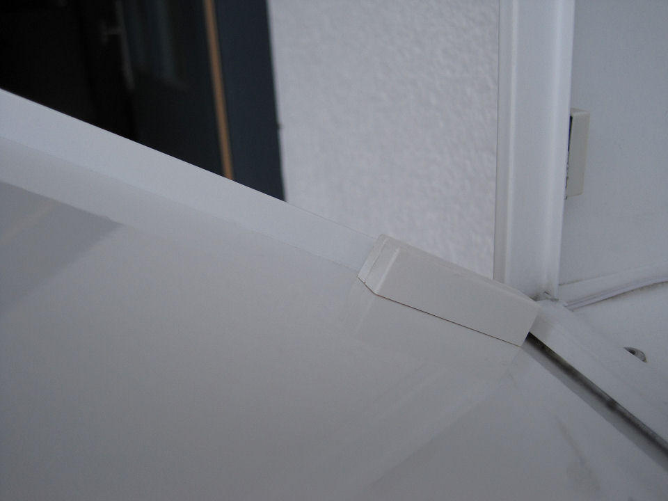 Tür-Sensor mit Magnet an der Briefkastenklappe